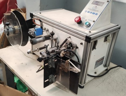 Maquina de cortar etiquetas 