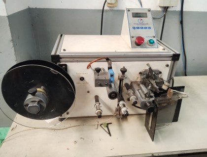 Maquina de cortar etiquetas 