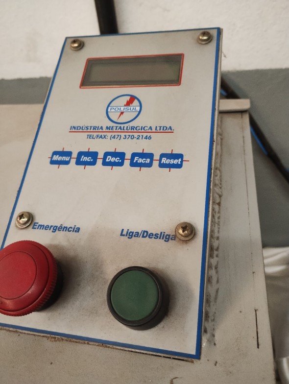 Maquina de cortar etiquetas 